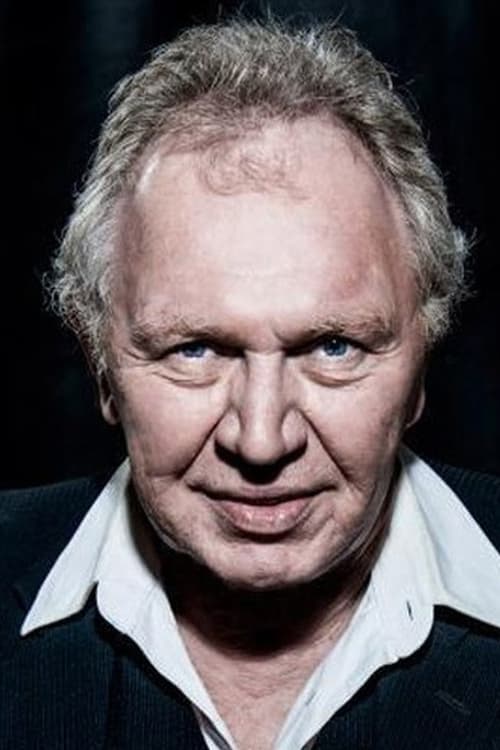 Haymon Maria Buttinger as Bartender