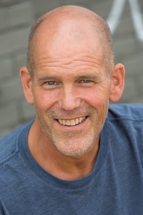 Bates Wilder as Bizz