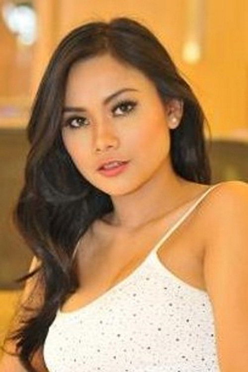 Laila Vitria as Echi