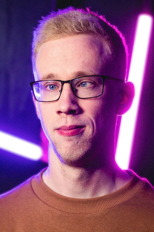 Jørgen Konradsen as Editor Simen