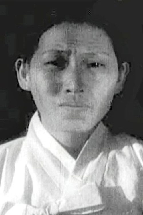Bok-jin Kim as Chun-ho's mother