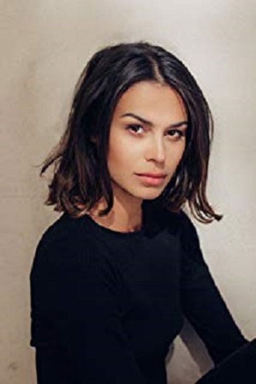 Katie Keight as Avery