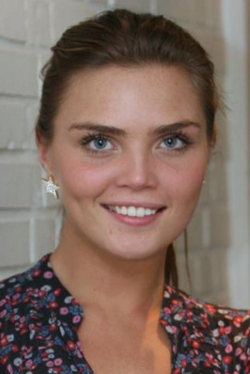 Kim Feenstra as Daphne