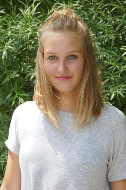 Nele Guderian as Daniela