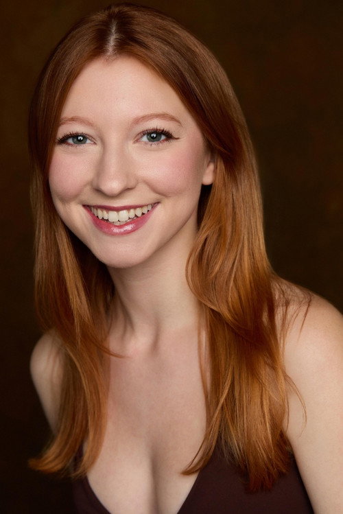 Olivia Fox as Nicole