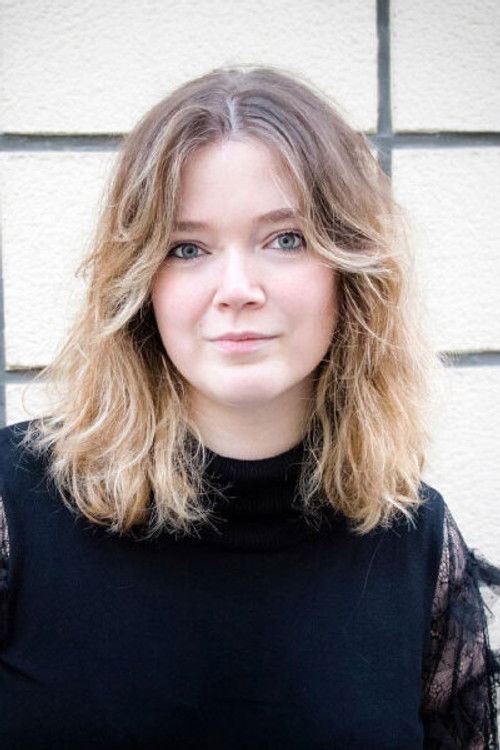 Axelle Verkempinck as Isa