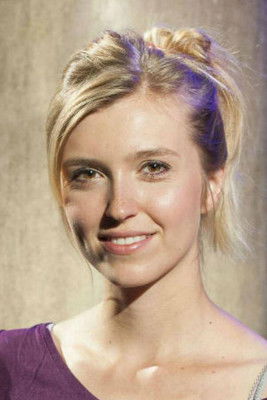 Pamela Adamik as Hania