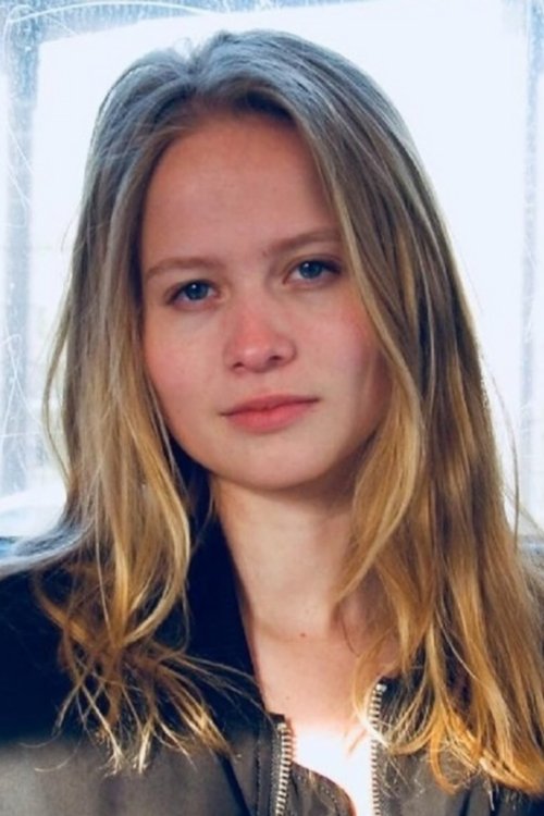 Elisa Heusch as Manon