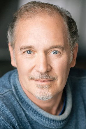 Adam Henderson as Waylon Jennings