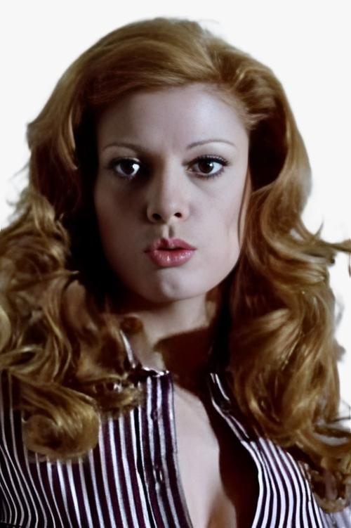 Eva León as Peregrina