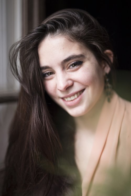 Candela Antón as Marta