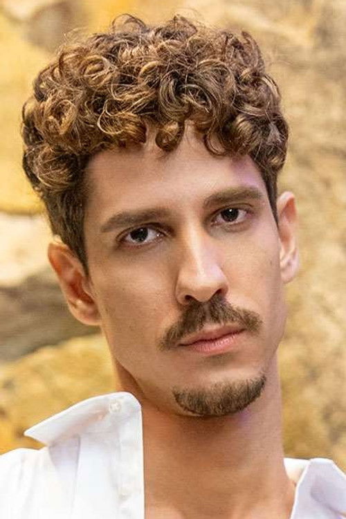 Gabriel Coimbra as Henrique