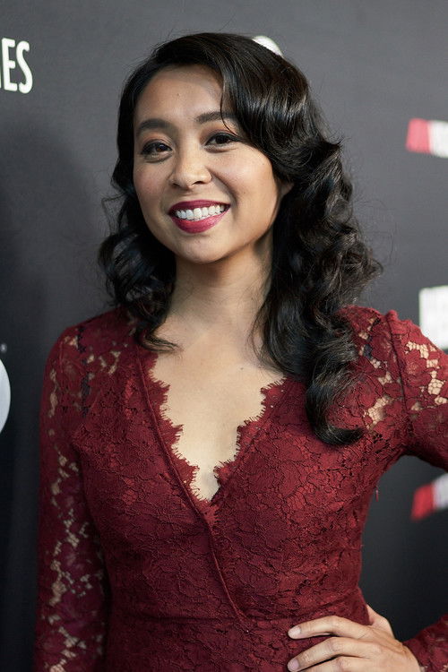 Maritte Lee Go as Woman