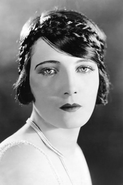 Pauline Starke as Anna