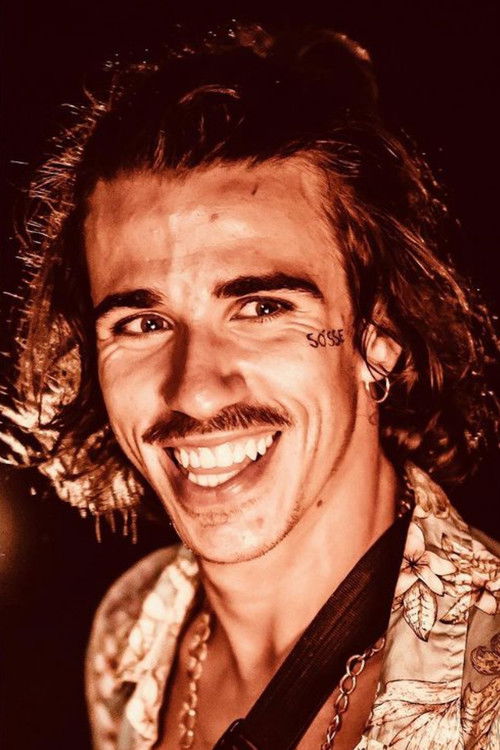 Hugo Nicholson Teixeira as Emmerico Nunes