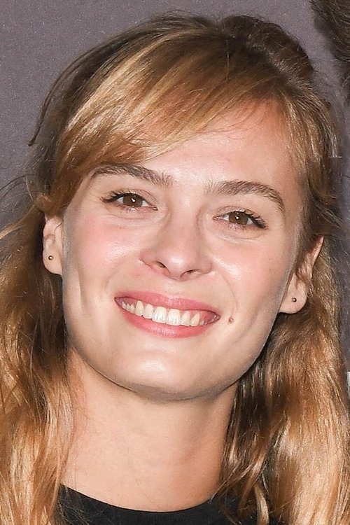 Alice Raucoules as Julia Delacourt / Jess