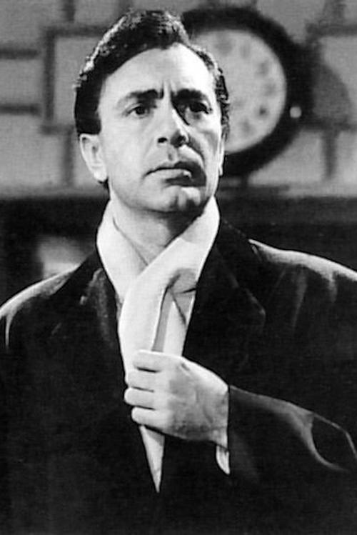 Balraj Sahni as Ratan