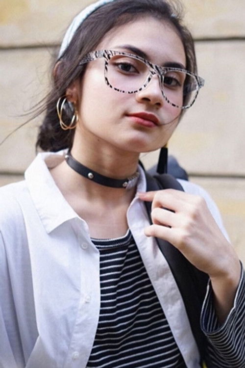 Raisya Bawazier as Sasa