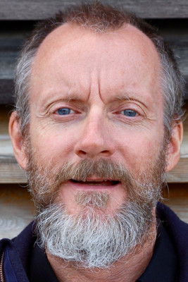 Peter Secher Schmidt as 