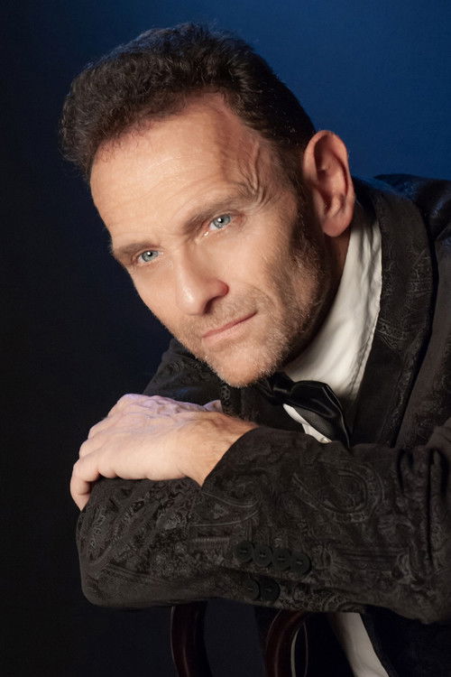 Giuseppe Celesia as Chris Ravelli