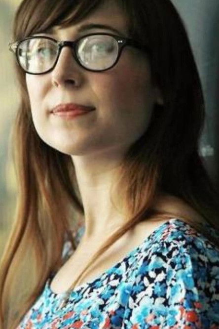 Anna Bak-Kvapil as Alexis (third segment)