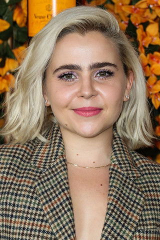 Mae Whitman as Maggie Taylor, Jack's daughter