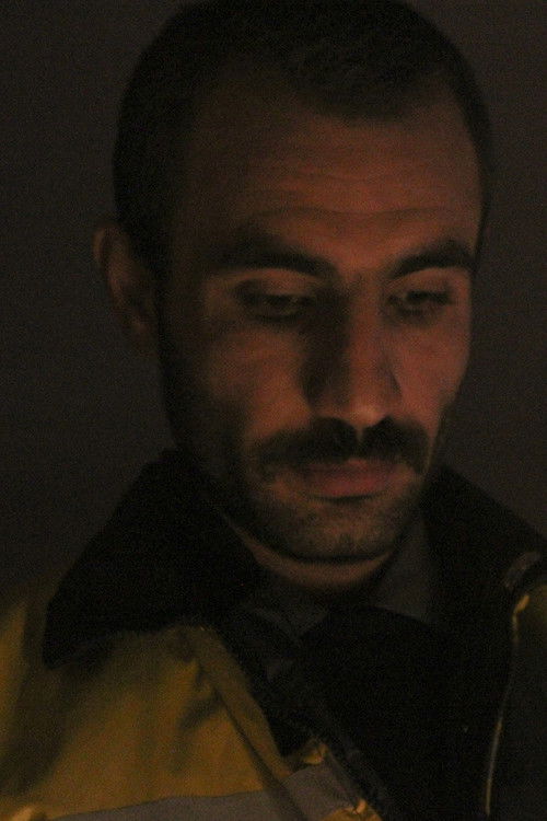 رضا مومن as پستچی۱