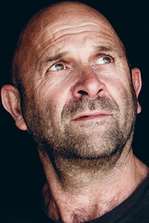 Zeev Sevik Perl as Receptionist