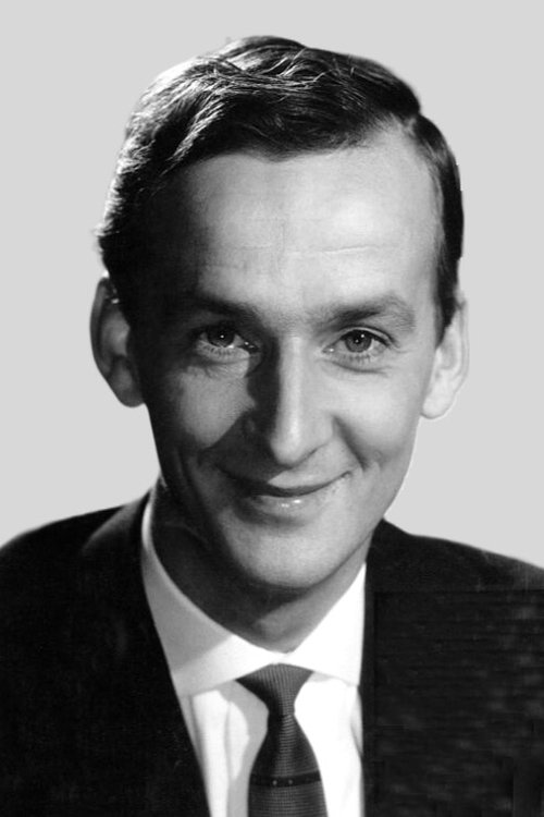 Hanns Lothar as Emilio Gavin