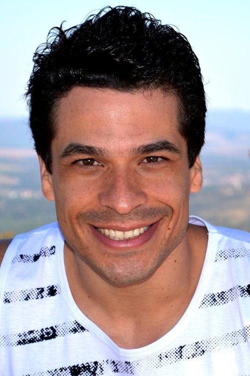 William Alves as Leo