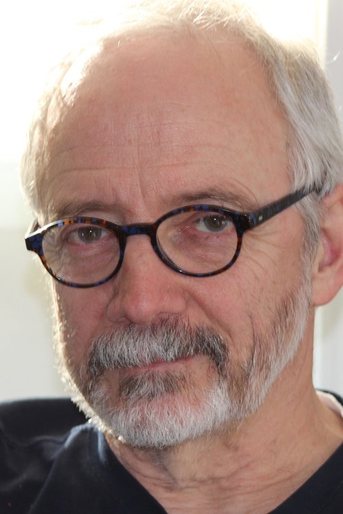 André Lacoste as Le passant