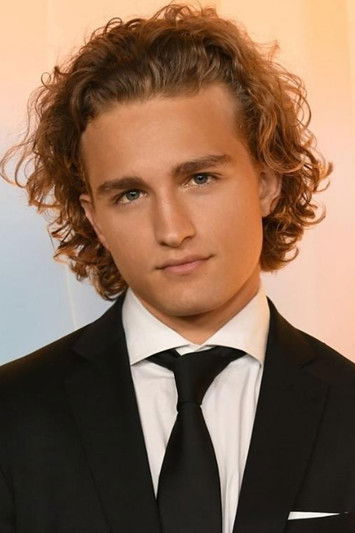 Tait Blum as Luke Remnick