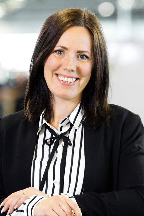 Jenny Dahlström as Pelastajanainen