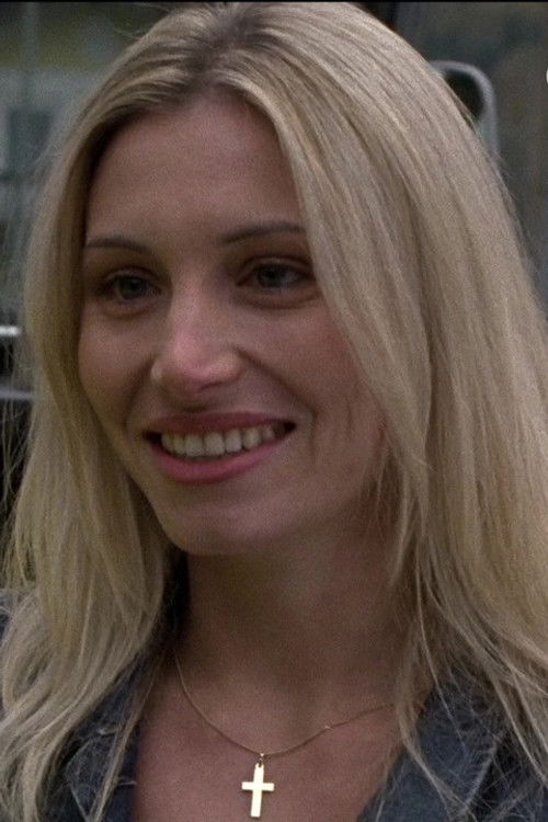 Isabella Surel as Joggerin