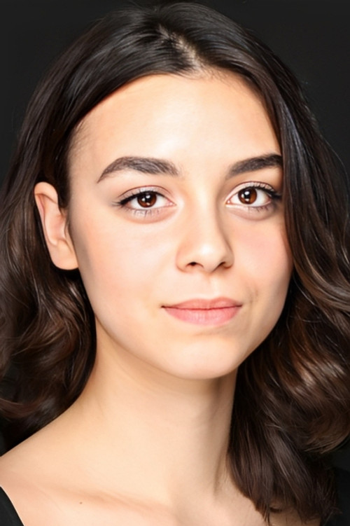 Öyküsu Özyürek as Younger Sister