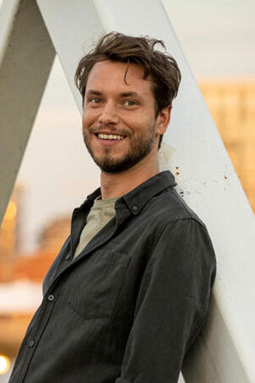 Dries de Sutter as Bas