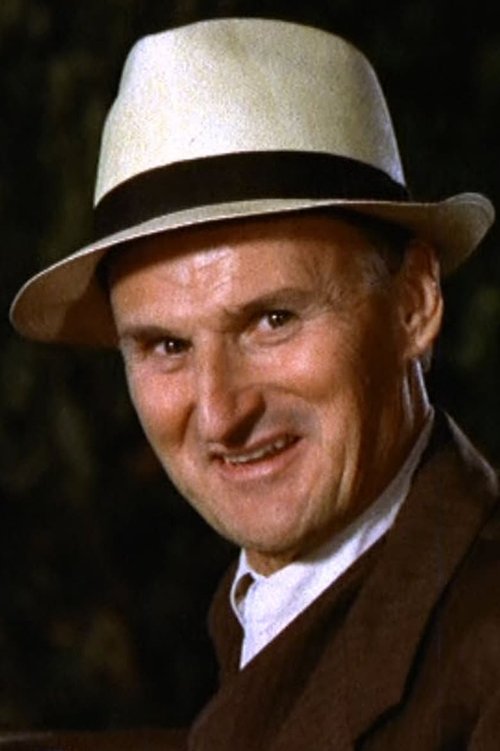 Charles Tyner as Lyman Vunk