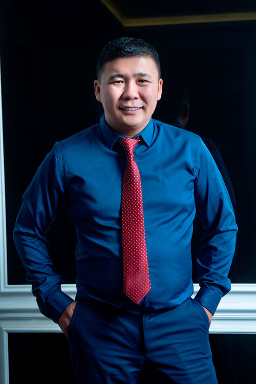 Galbayar Dashkhuu as Boy