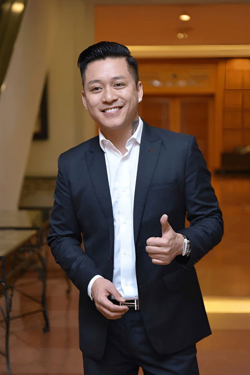 Tuấn Hưng as Self