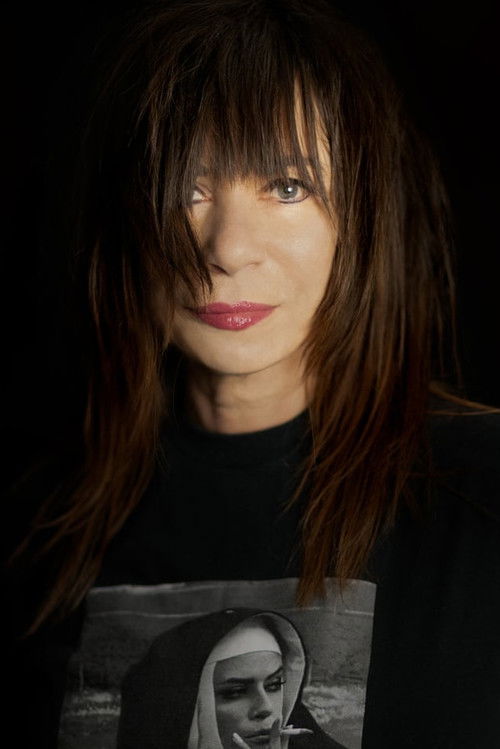 Adele Bertei as Laura