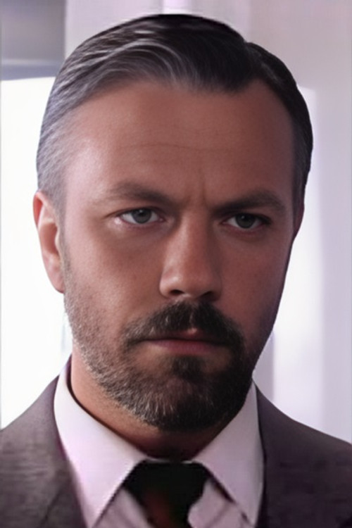 Dmitri Krylov as captain Arthur Hastings