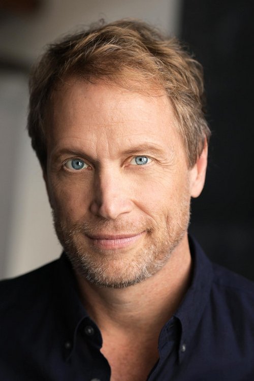 Scott Roberts as Lt. Gerald