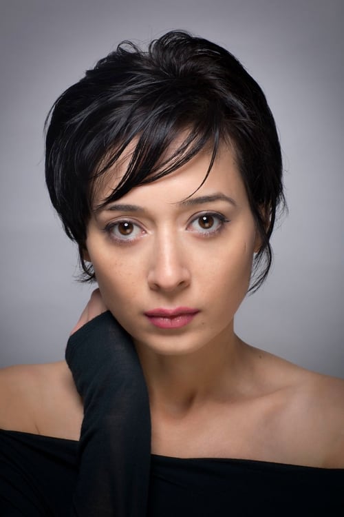 Pooneh Hajimohammadi as Suri