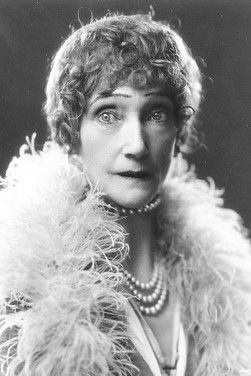 Carrie Daumery as Countess von Hurtig
