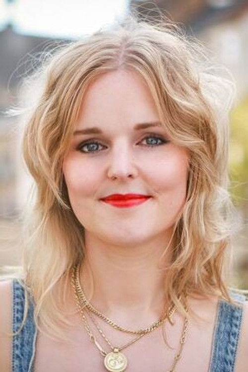 Elise Roels as Ellen