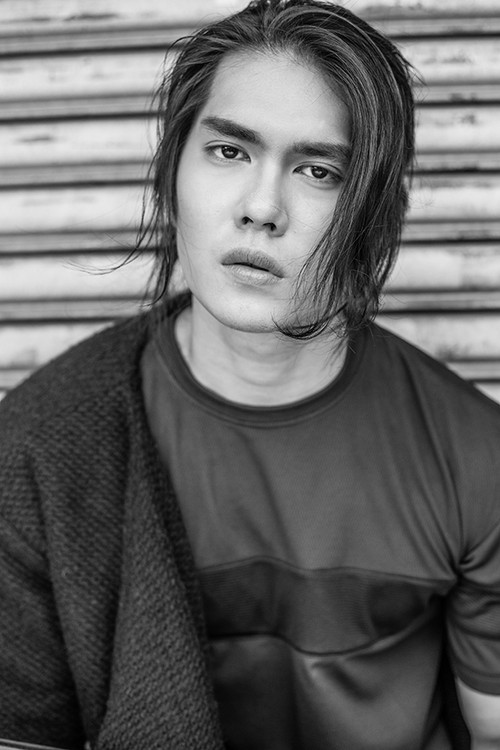 Yuki Sakamoto as Axel