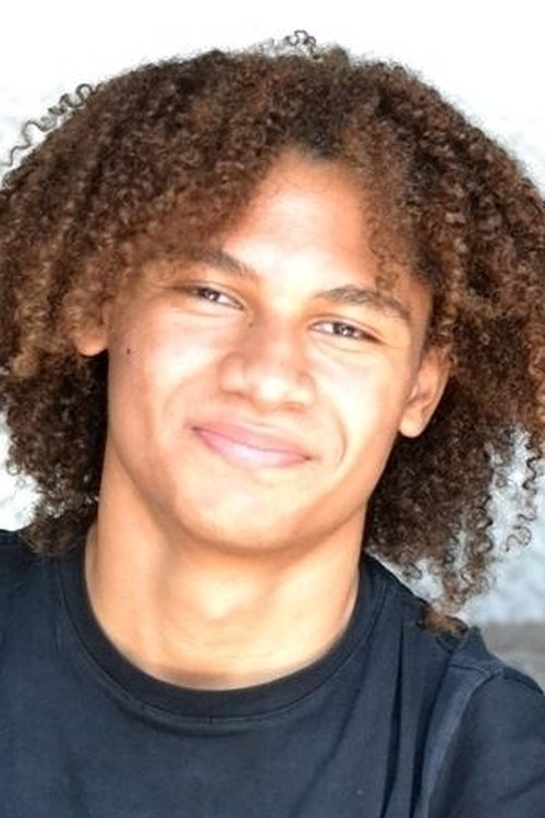 Léo Manzari as Connor