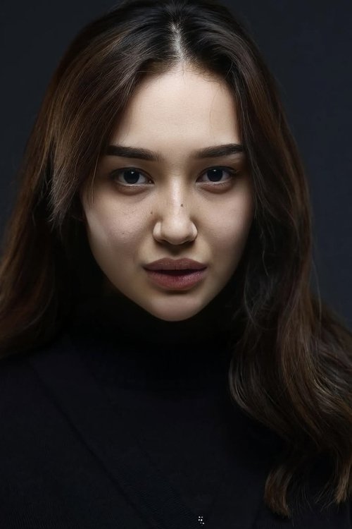 Aysanem Yusupova as Aygul