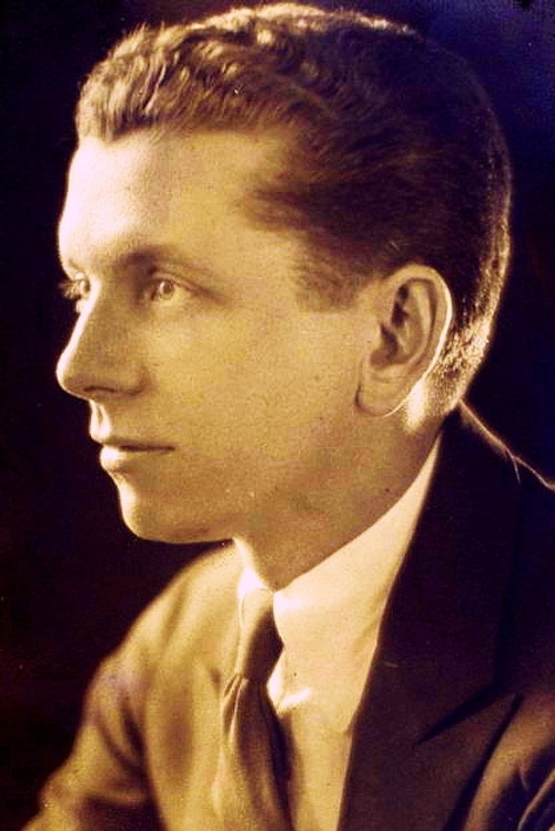 Richard Barbee as Larry