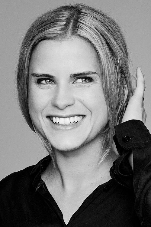 Celie Sparre as Anneli